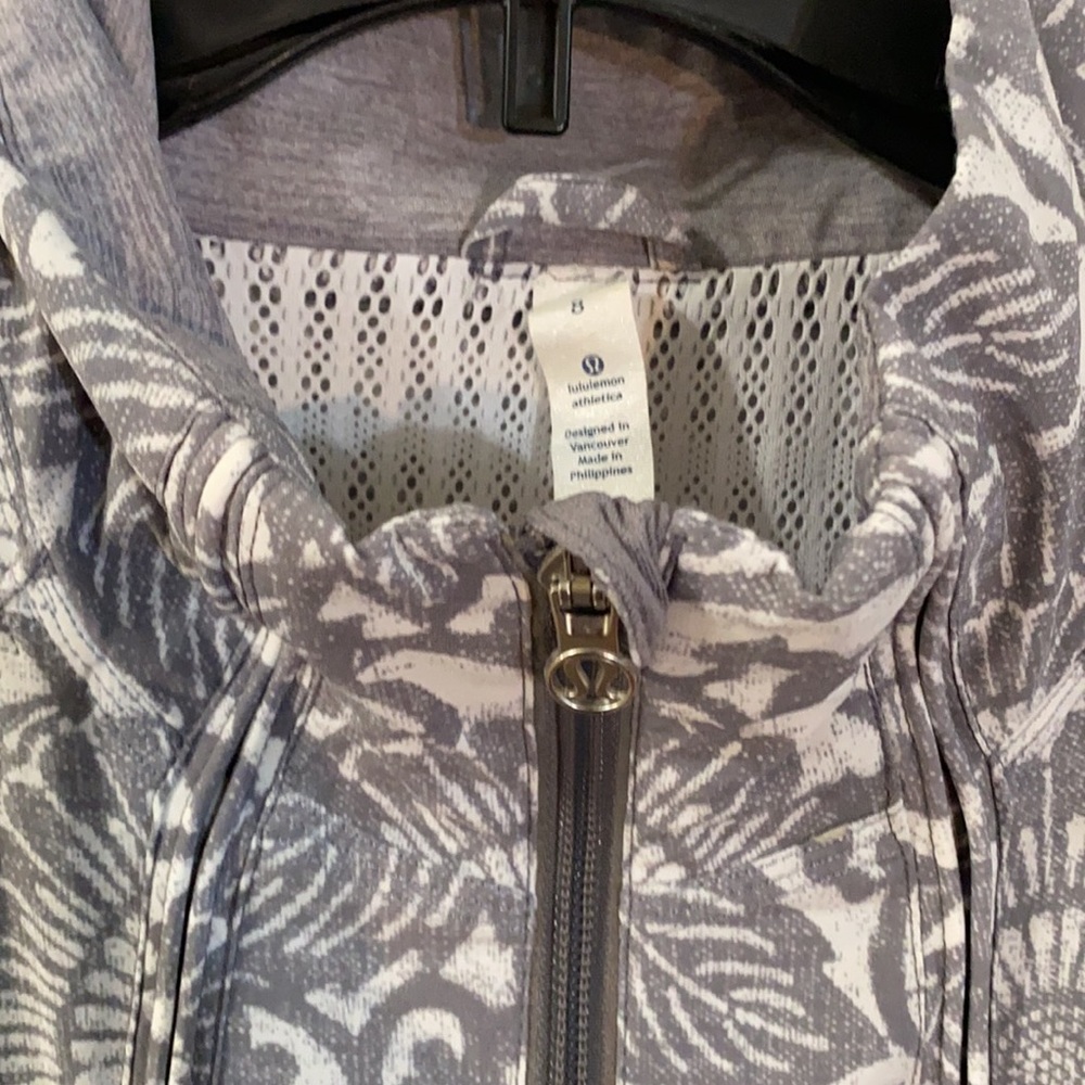 Lululemon Lightweight Jacket - image 4